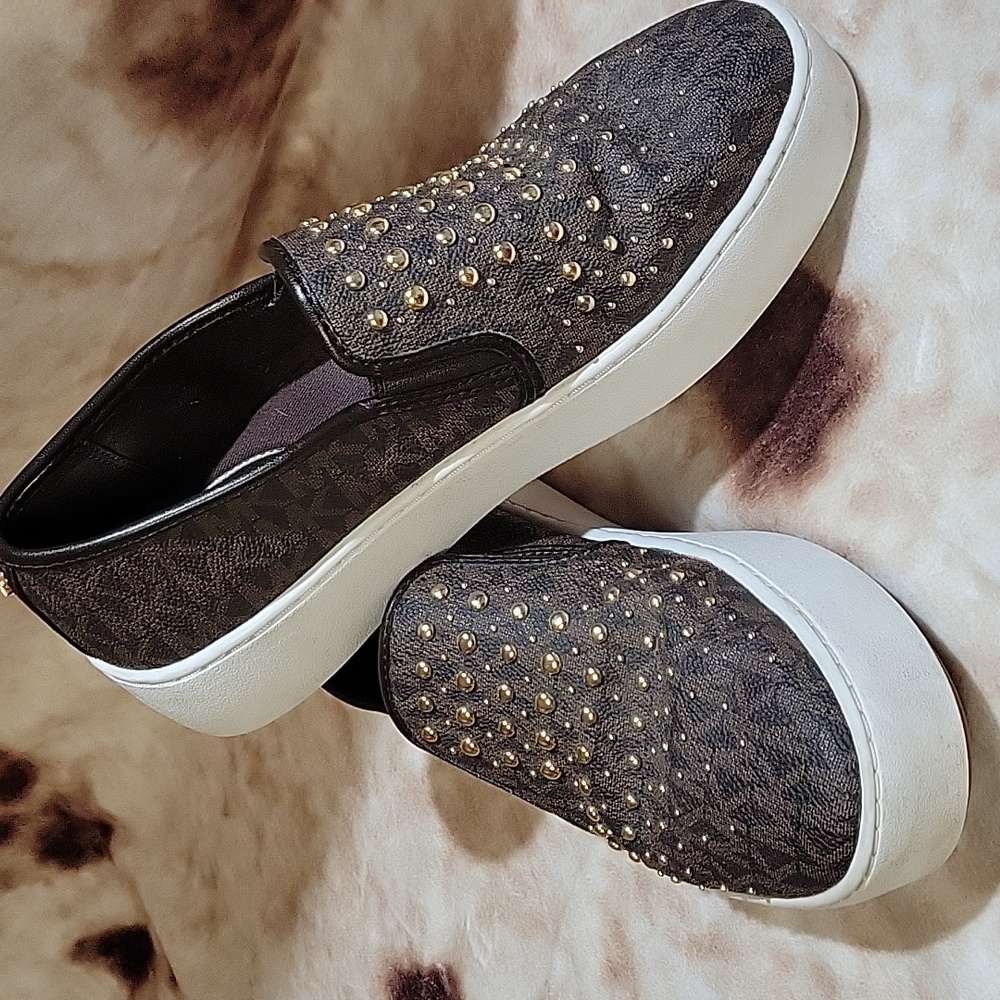 MK platform slip ons